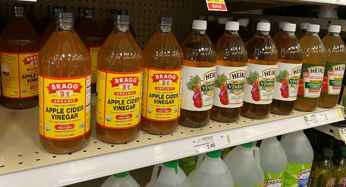 apple cider vinegar on grocery shelf